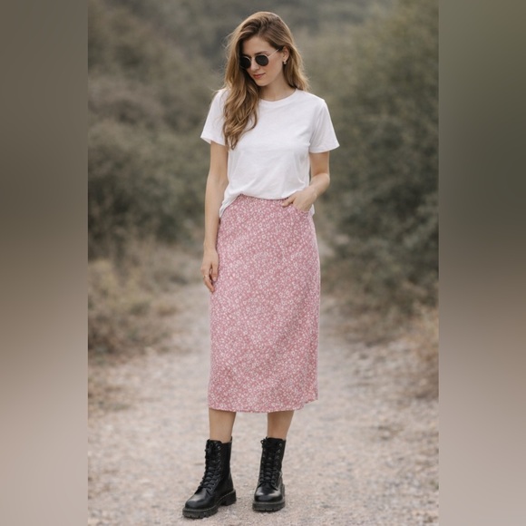 Modcloth Dresses & Skirts - Modcloth Pink Floral Skirt